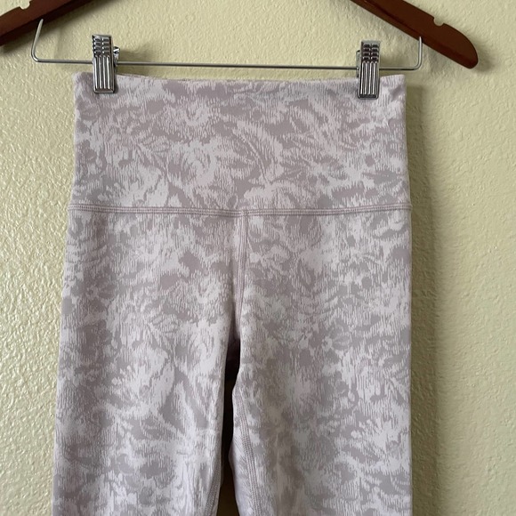 Athleta Elation texture tight frosted floral pink - Picture 4 of 6